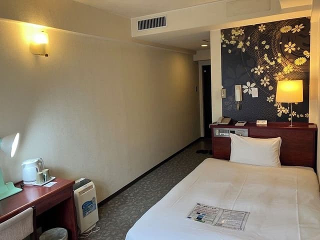 [Smoking] Small Double Bed Room