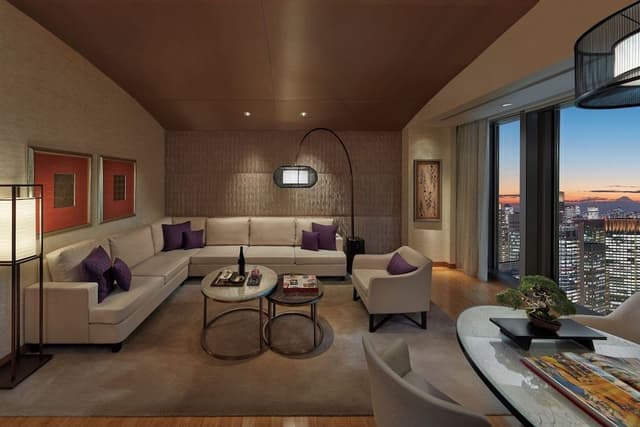 Mandarin Suite King