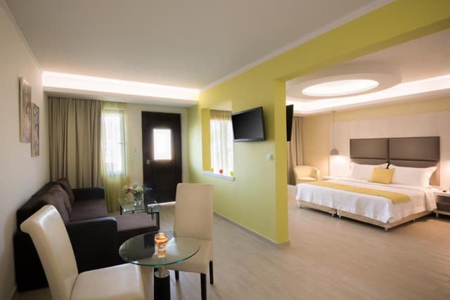 BEACHFRONT SUITE