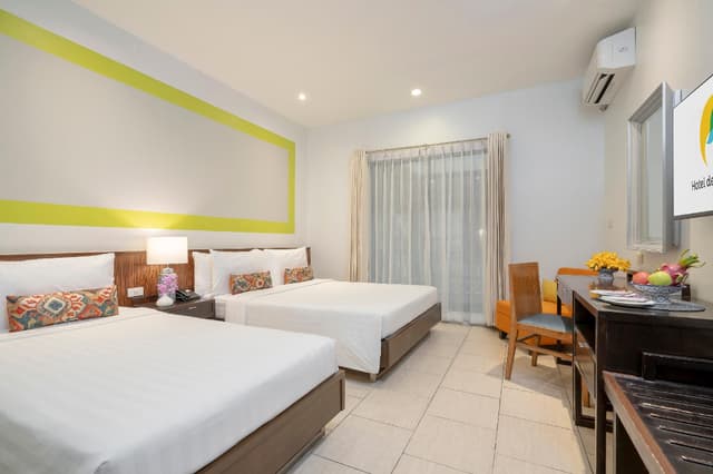 Urban Triple Room