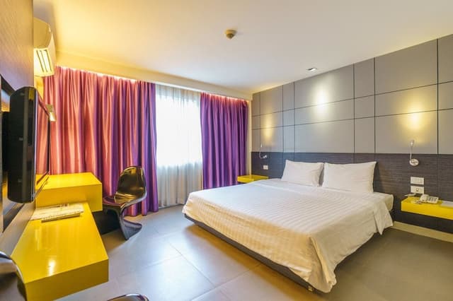 Superior Room with 1 King Bed