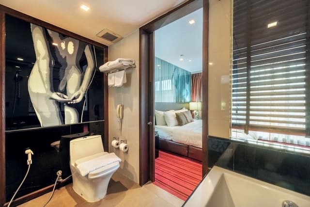 Suite, 1 King Bed, Corner