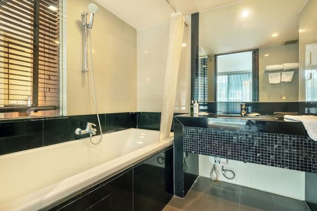 Suite, 1 King Bed, Corner