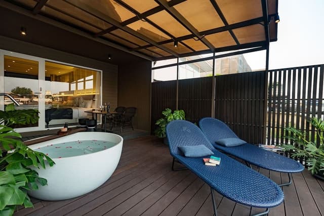 Villa, River View