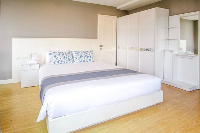 Deluxe Room, 1 King Bed