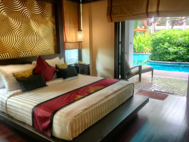 Premier Room, Pool Access