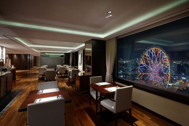 [Breakfast + Lounge benefits per number of guests] Deluxe Suite Double