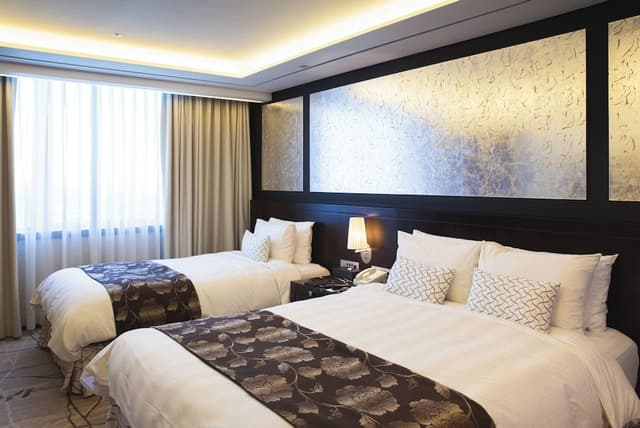 [Breakfast + Lounge benefits per number of guests] Deluxe Suite Family Twin