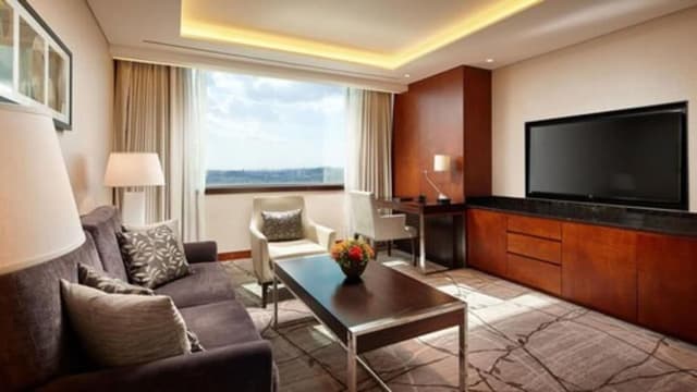 [Breakfast + Lounge benefits per number of guests] Deluxe Suite Double