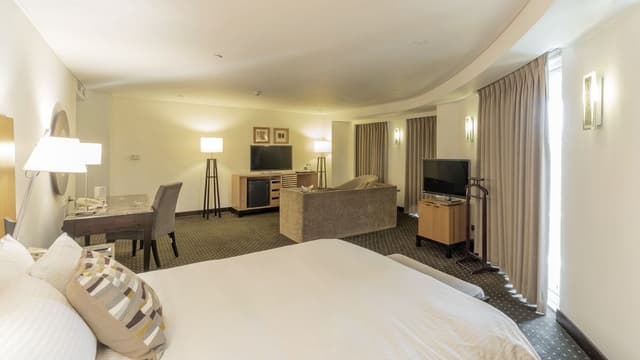 Deluxe Suite