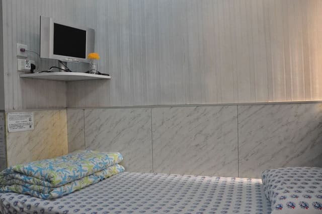 Single Room with Private Bathroom