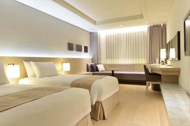 Deluxe Twin Room (1 Double Bed + 1 Single Bed)