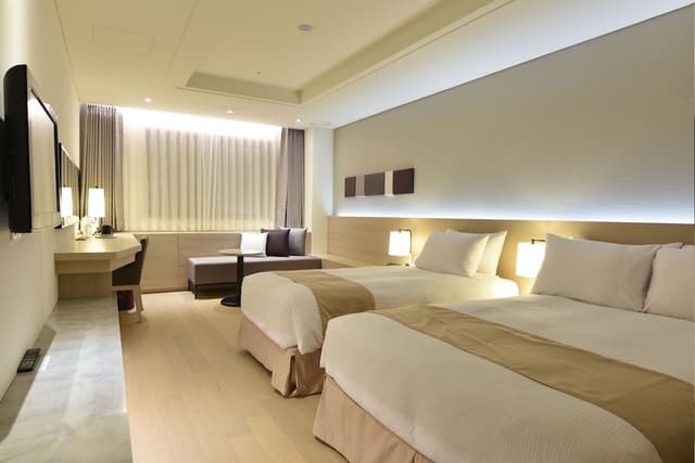 Deluxe Twin Room (1 Double Bed + 1 Single Bed)