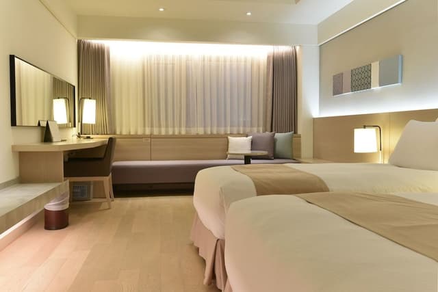 Deluxe Twin Room (1 Double Bed + 1 Single Bed)