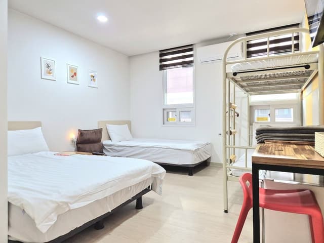 6. Family Room for 5 people