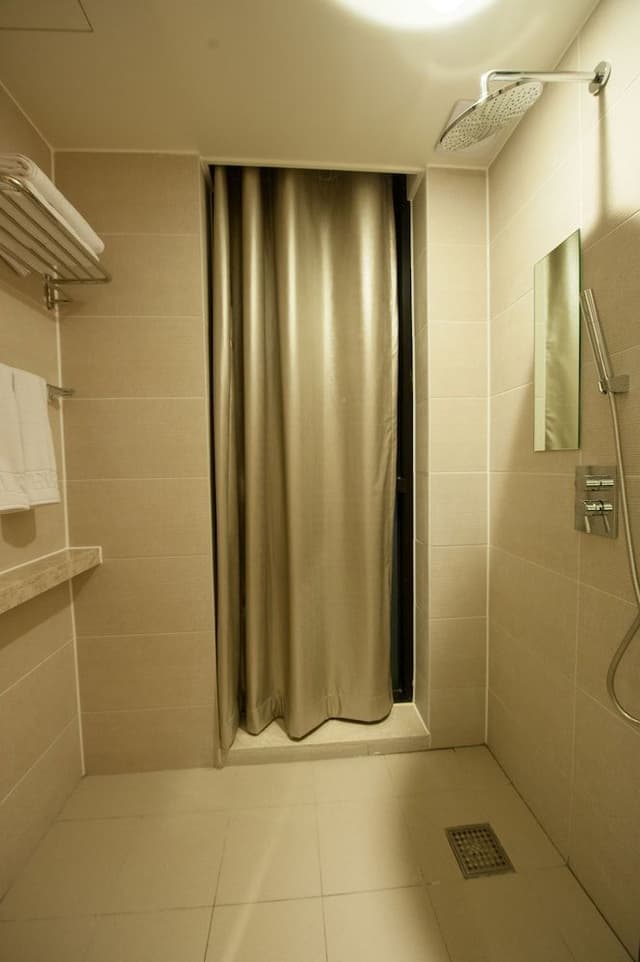 Standard Double Room (Bigger than most in Seoul)