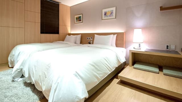 Standard Twin Room (Bigger than most in Seoul)