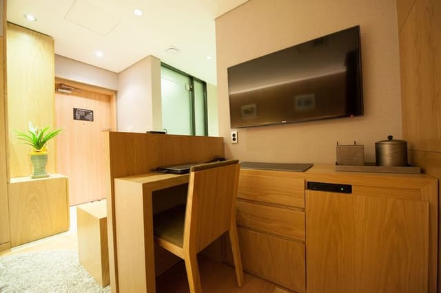 Standard Twin Room (Bigger than most in Seoul)