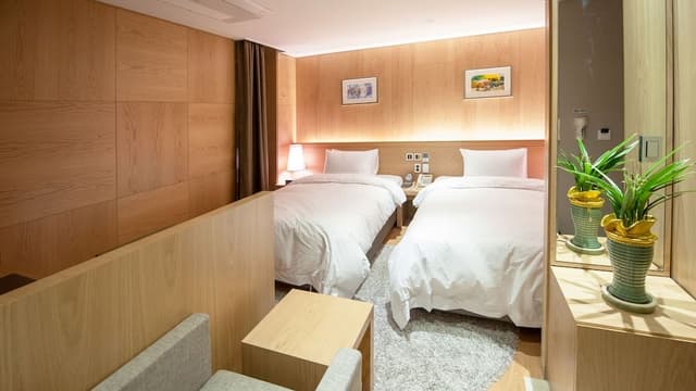 Standard Twin Room (Bigger than most in Seoul)