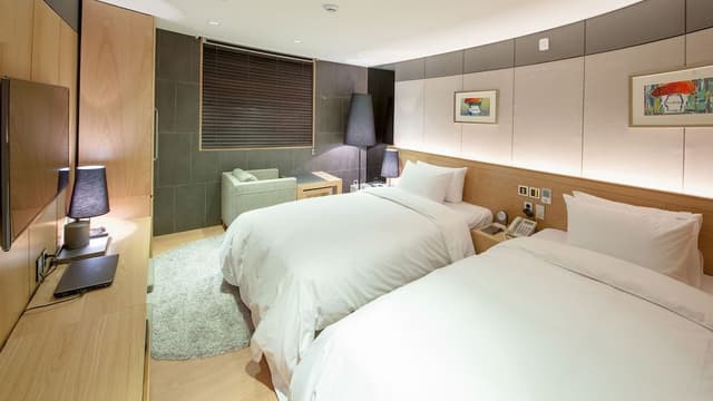 Standard Twin Room (Bigger than most in Seoul)