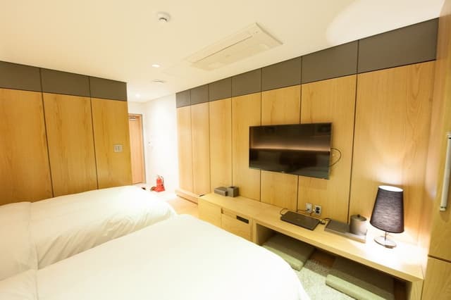 Standard Twin Room (Bigger than most in Seoul)