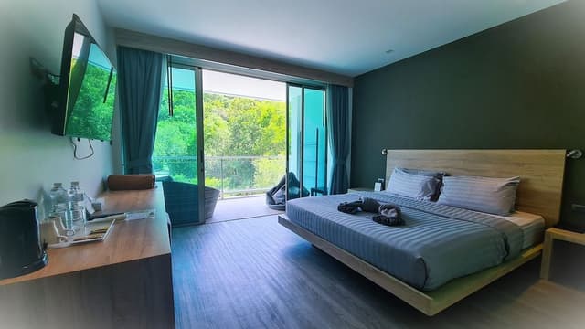 Deluxe Pool View Suites