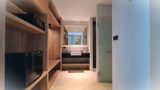 Deluxe Pool View Suites