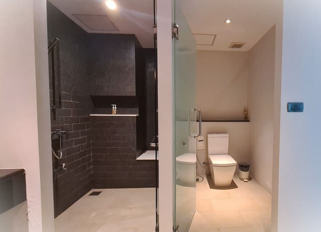 Deluxe Pool View Suites