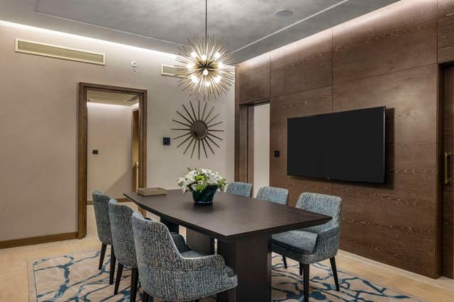 AMBASSADOR SUITE
