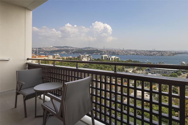 EXECUTIVE BOSPHORUS SUITE WITH KITCHENETTE