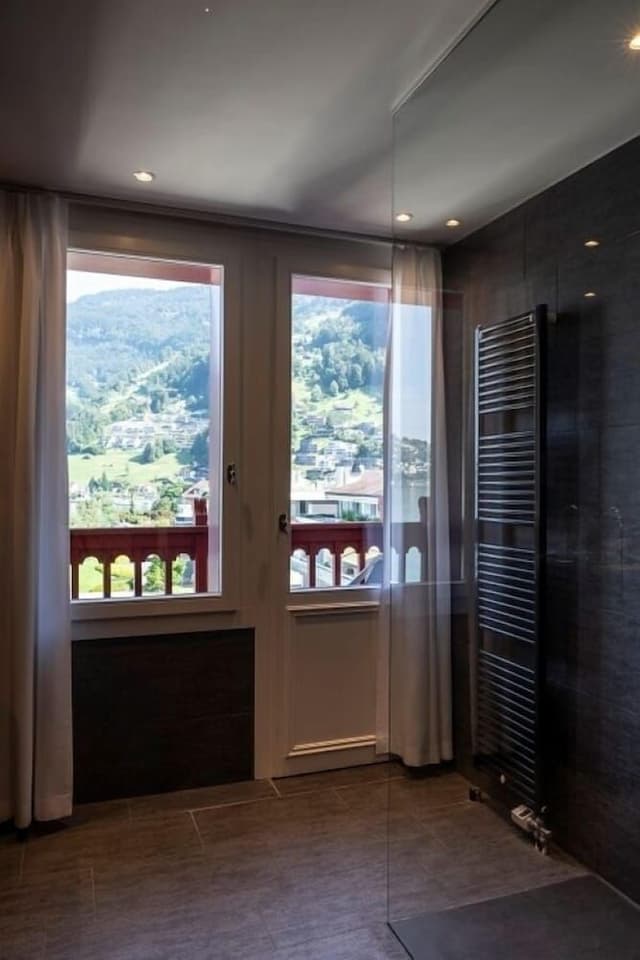 Suite, Lake View