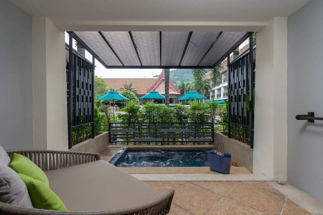 Deluxe with Jacuzzi