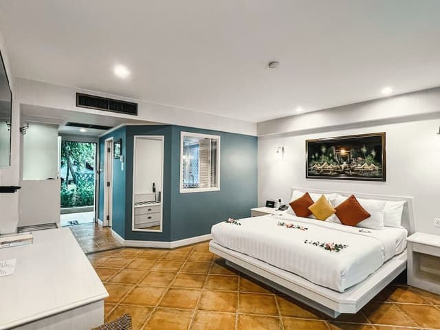 Deluxe Room, Pool Access