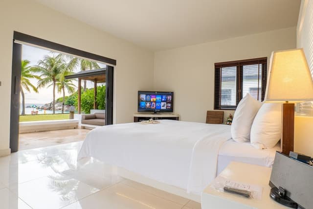 Grand Deluxe Pool Villa Beachfront