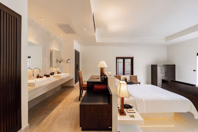 Grand Pool Suite Beachfront