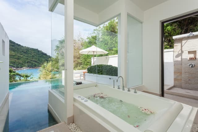 Grand Pool Suite with Seaview