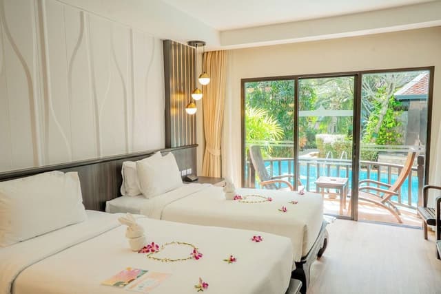 Grand Deluxe Pool Access