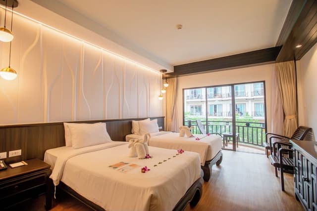 Deluxe Room, Pool View