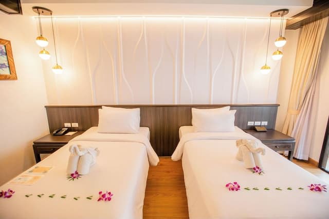 Deluxe Room, Pool View
