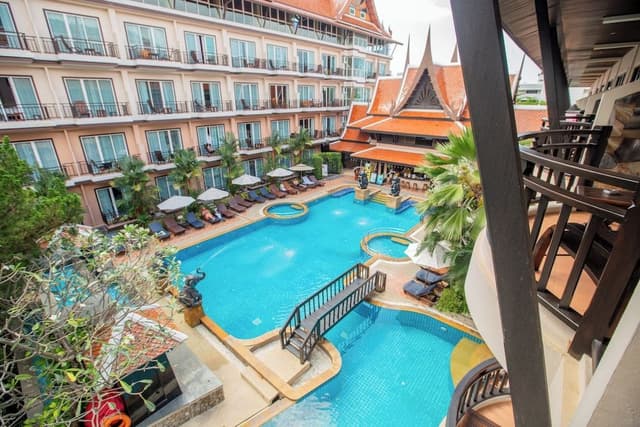 Deluxe Room, Pool View