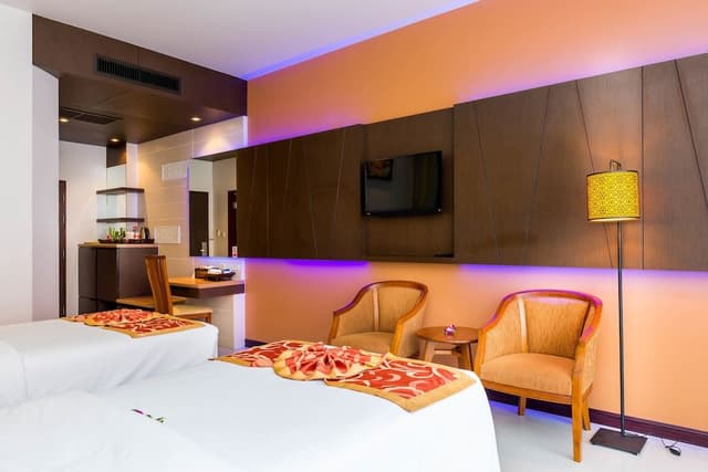 Grand Room, Pool View