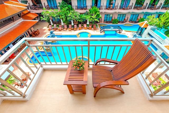 Grand Room, Pool View