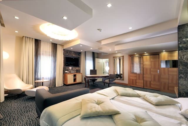 Senior Suite, 1 Bedroom, Balcony