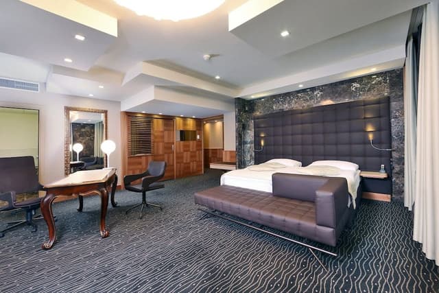 Senior Suite, 1 Bedroom, Balcony