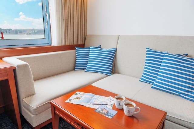 Premier Deluxe Twin With Ocean View (Club Lounge Access Included), Non Smoking