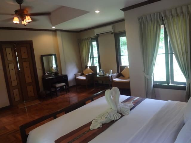 Suite Creek View