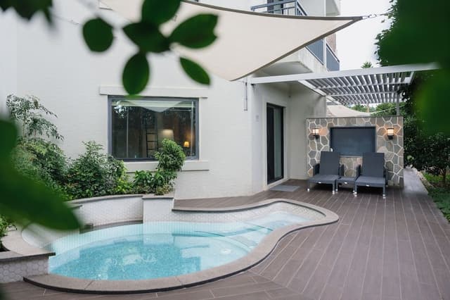 [Heated Pool Package] Family Pool (Private heated pool) - Cabana for 2 hours + Chicken&Beer set