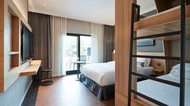 [Heated Pool Package] Family Bunk Terrace - Cabana for 2 hours + Chicken&Beer set