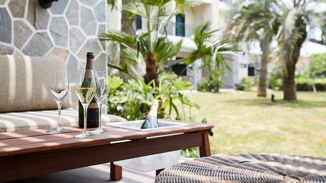 [Heated Pool Package] Family Bunk Terrace - Cabana for 2 hours + Chicken&Beer set