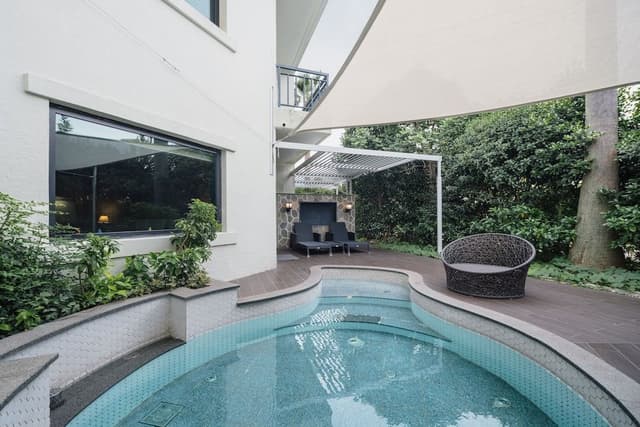 [Heated Pool Package] Family Pool (Private heated pool) - Cabana for 2 hours + Chicken&Beer set